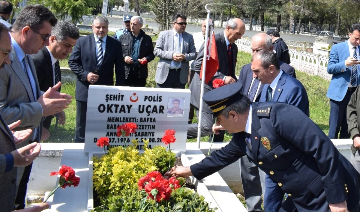 Şehitler Mezarları Başında Anıldı