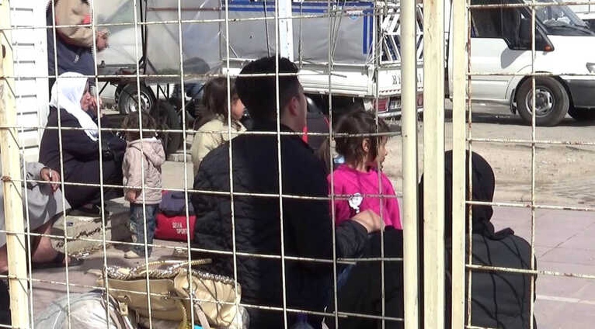 Suriyeliler Fırat Kalkanı ve Zeytin Dalı Harekatlarıyla Teröristlerden Temizlenen Bölgelere Gidiyor