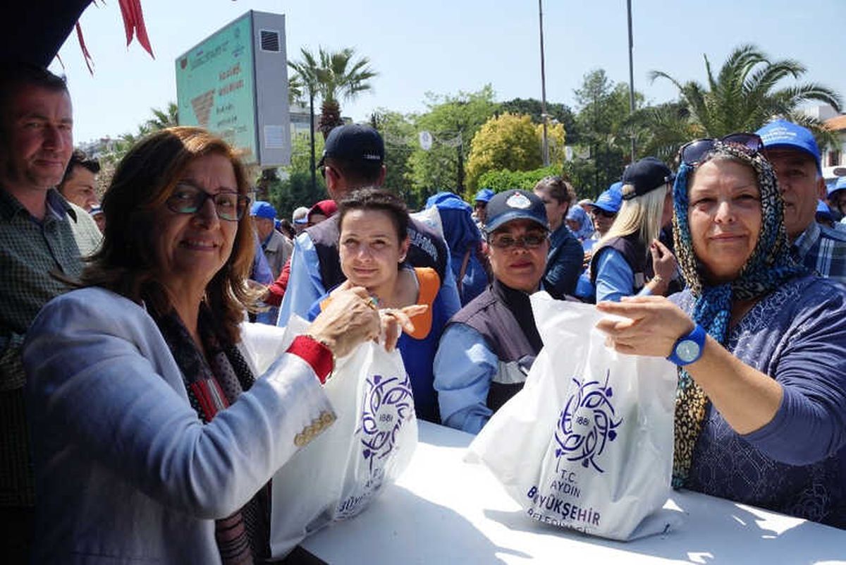 100 Bin Fideyi Yarım Saatte Bitirdiler