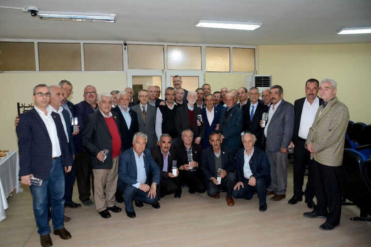 3. Dönem Muhtarlık Yapanlara Plaket