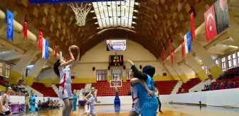 Adana'da U15 Kızlar Anadolu Bölgeler Final Karşılaşmaları Başladı