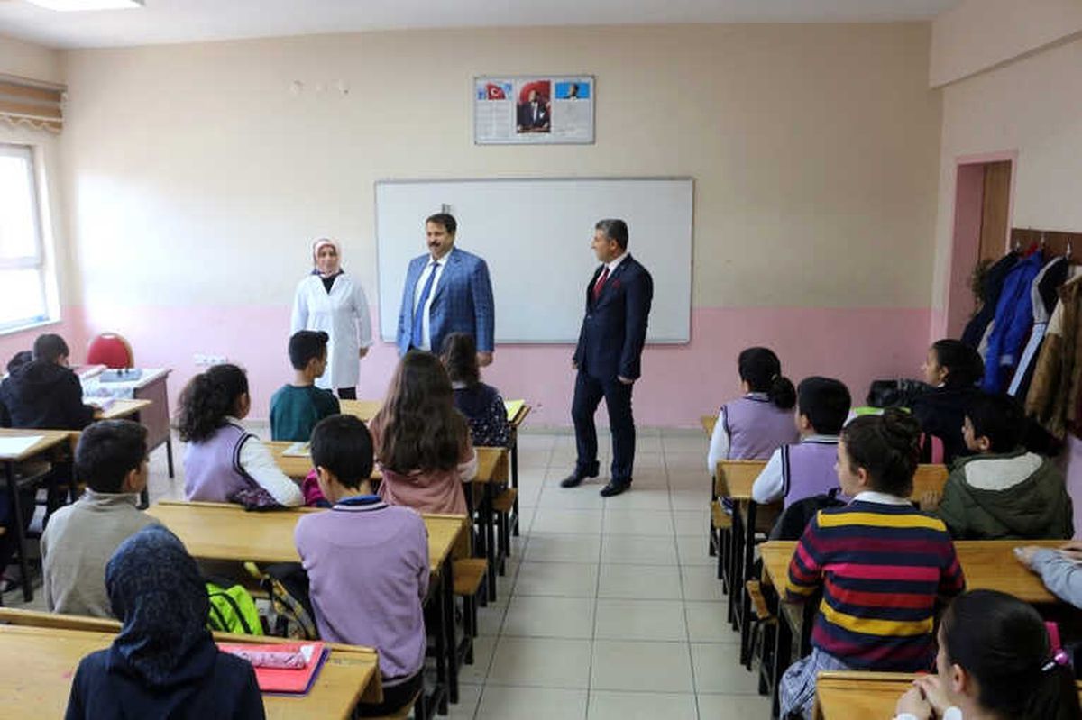 Ağrı Milli Eğitim Müdürü Turan, Okulları Denetledi