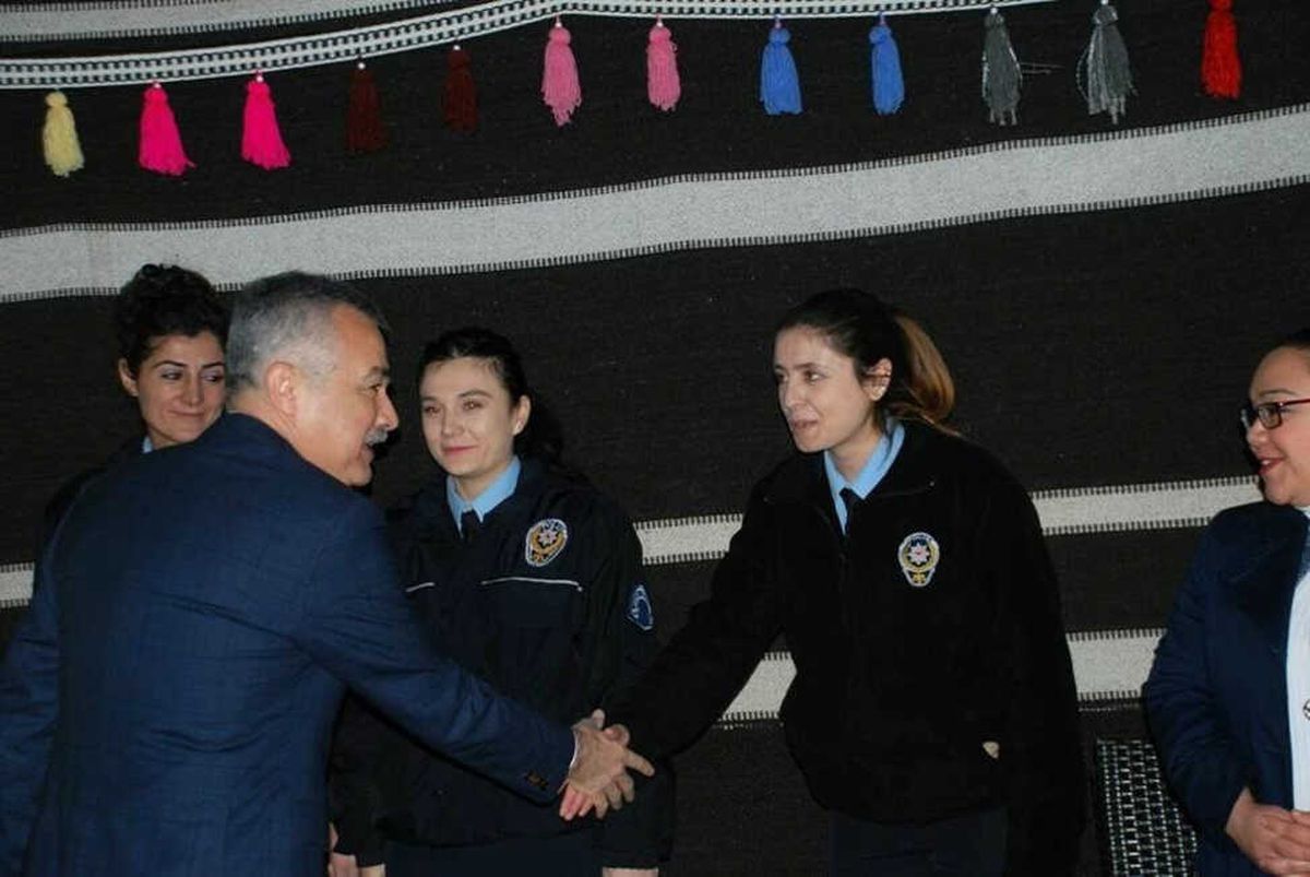 AK Parti\'li Mustafa Savaş Polisleri Unutmadı