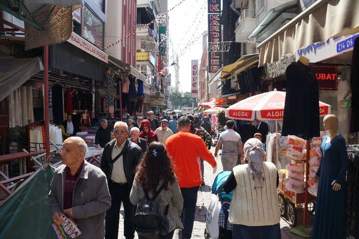 Aydın\'da Vatandaşlar Baharın Tadını Çıkarıyor