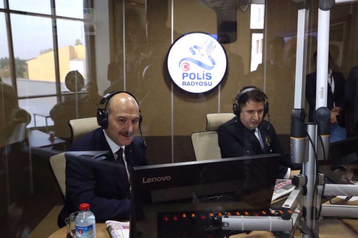 Bakan Soylu, Polis Radyosu\'nda "Güne Merhaba" Programını Sundu