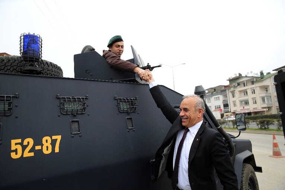 Başkan Tekintaş\'tan Görev Başındaki Polislere Kutlama