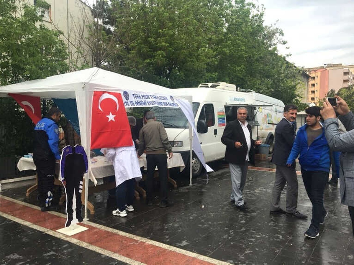 Belediye Polis Haftası\'nı Lokma Dağıtarak Kutladı