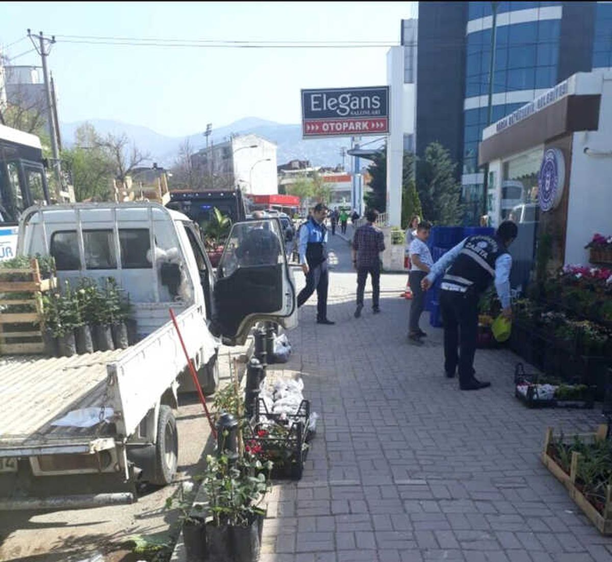 Bursa\'da Seyyar Satıcılara Geçit Yok