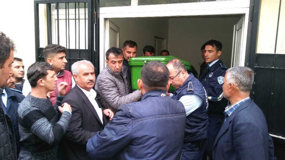 Cinnet Getiren Annenin Öldürdüğü 2 Kardeşin Cenazeleri Aileye Teslim Edildi