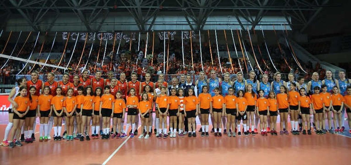 Eczacıbaşı Vitra, Cev Kupası\'nın Sahibi Oldu