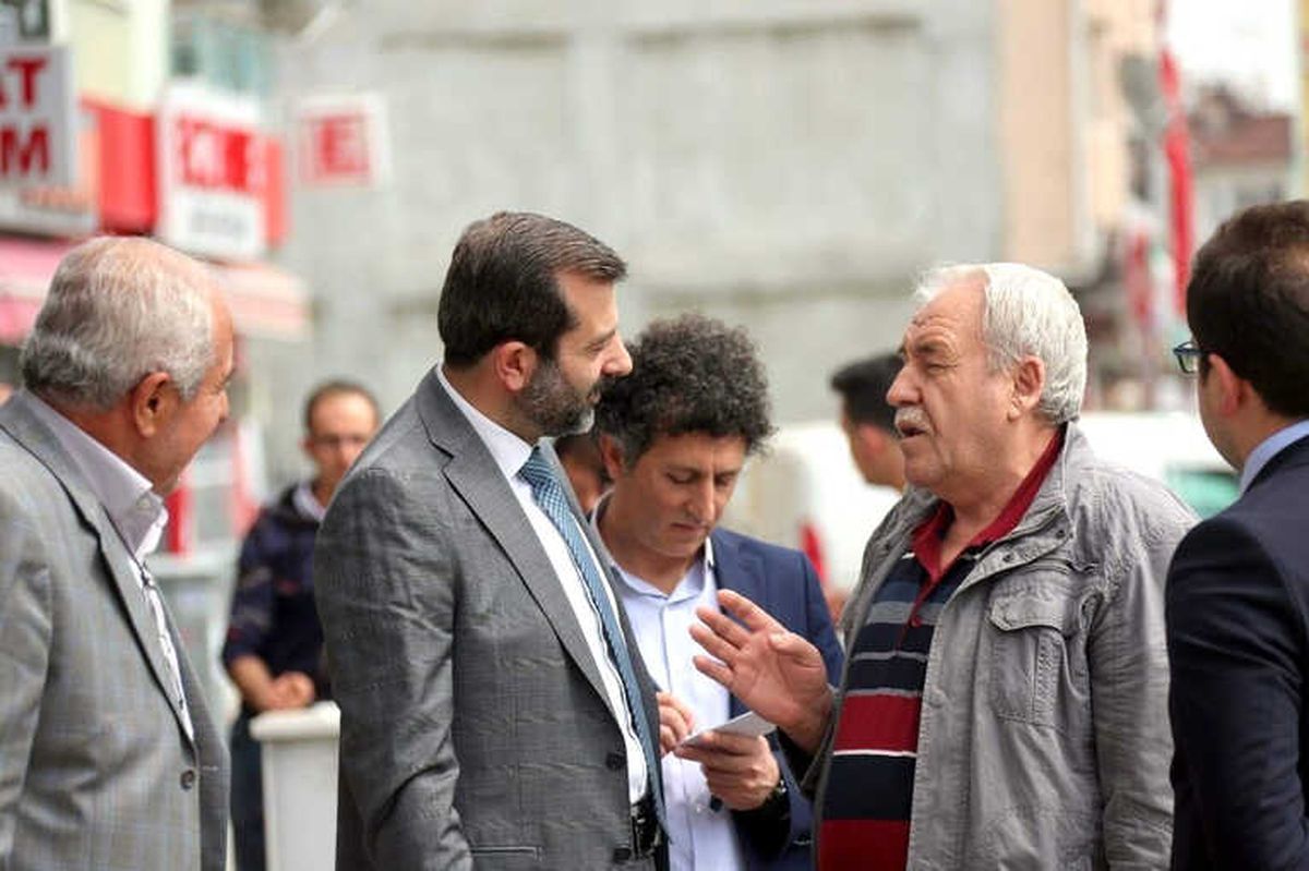 Gürsu Belediye Başkanı Işık, Sokakta Halkın Sorunlarını Dinliyor