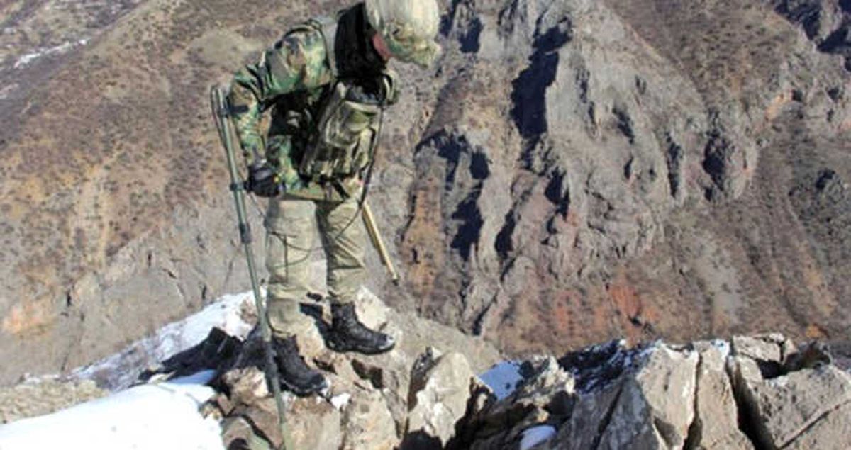 Hakkari Çukurca\'da Uçurumdan Düşen Bir Askerimiz Şehit Oldu