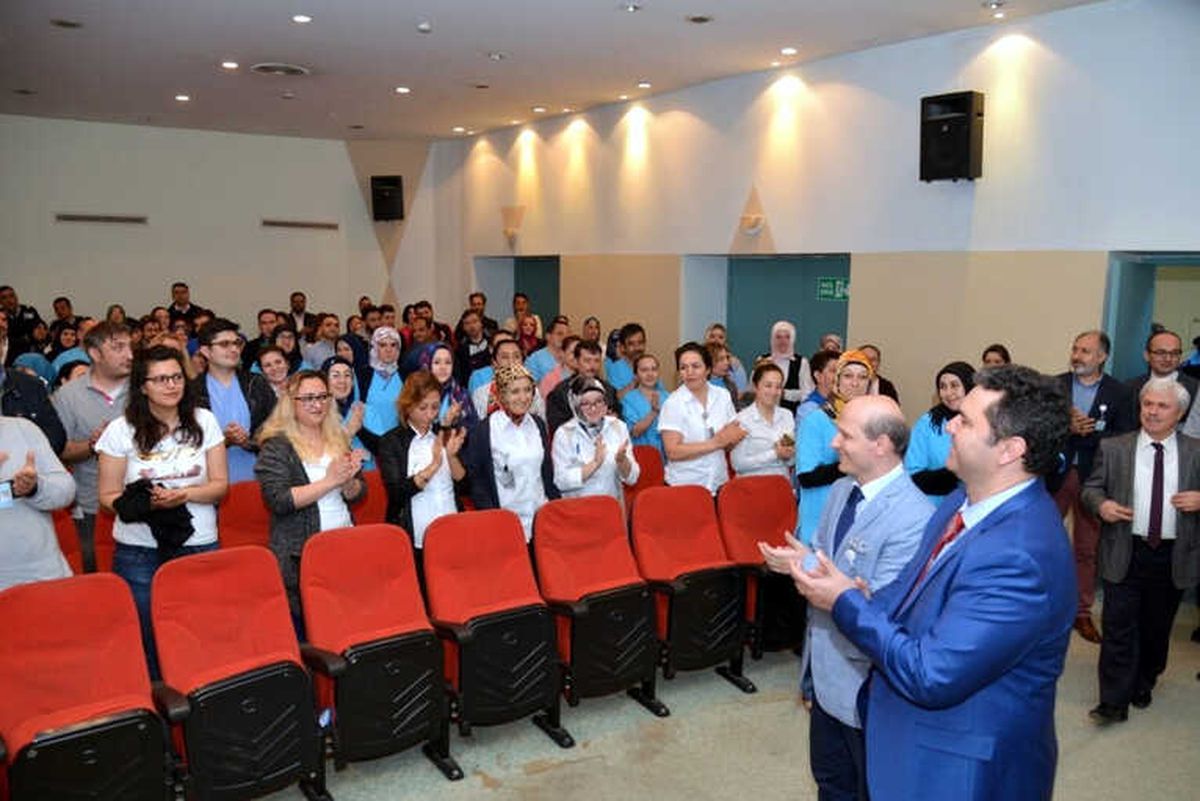 Hastane Personelinin Kadro Sevinci
