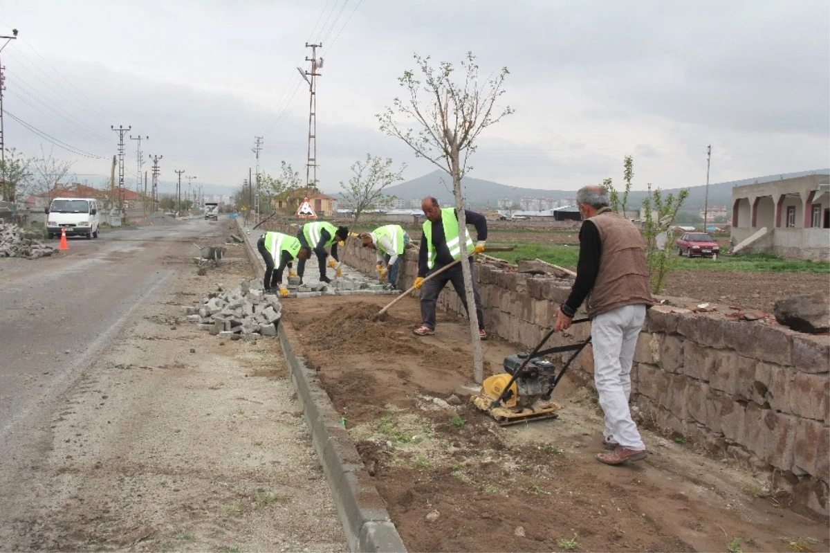 İncesu Belediye Başkanı Zekeriya Karayol Parke Çalışmalarını Yerinde İnceledi