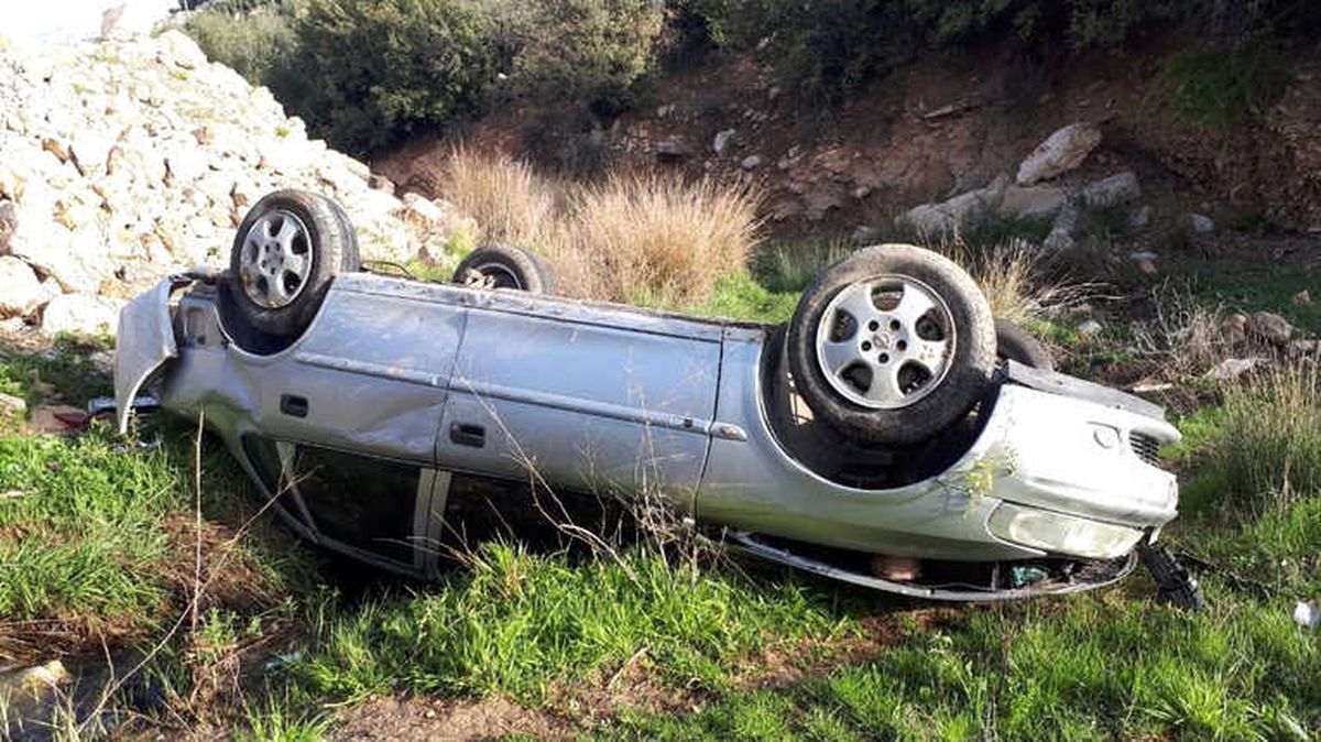 Isparta\'da Şarampole Uçan Otomobil Ters Döndü