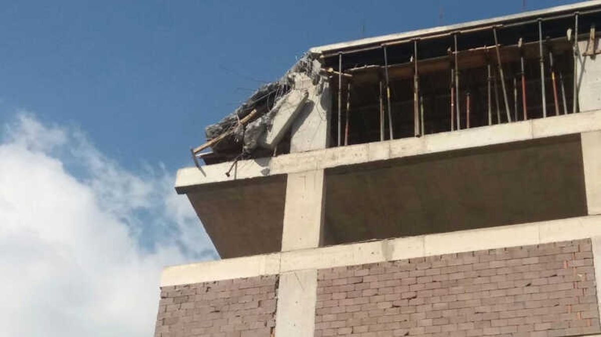 İzmir\'de Kule Vinç Devrildi: 1 Ağır Yaralı