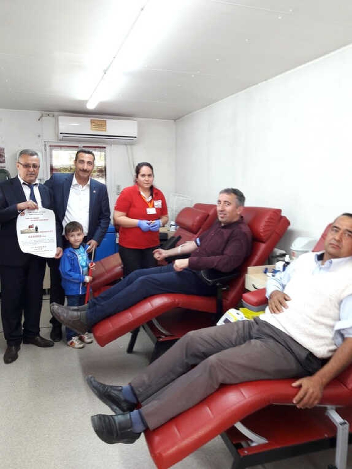 Kamu Şefleri \'Mehmetçiğe Kanımız Feda\' Sloganı ile Kan Bağışladı