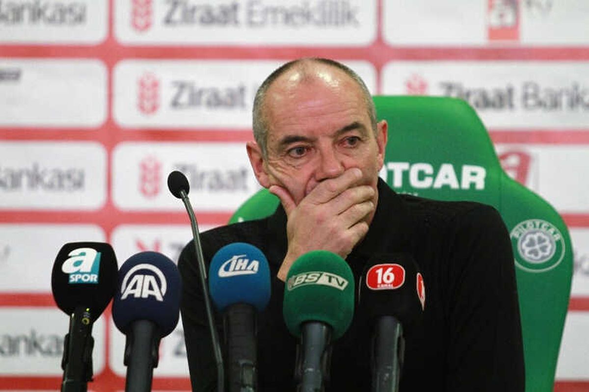 Le Guen\'in Yerine Mustafa Er