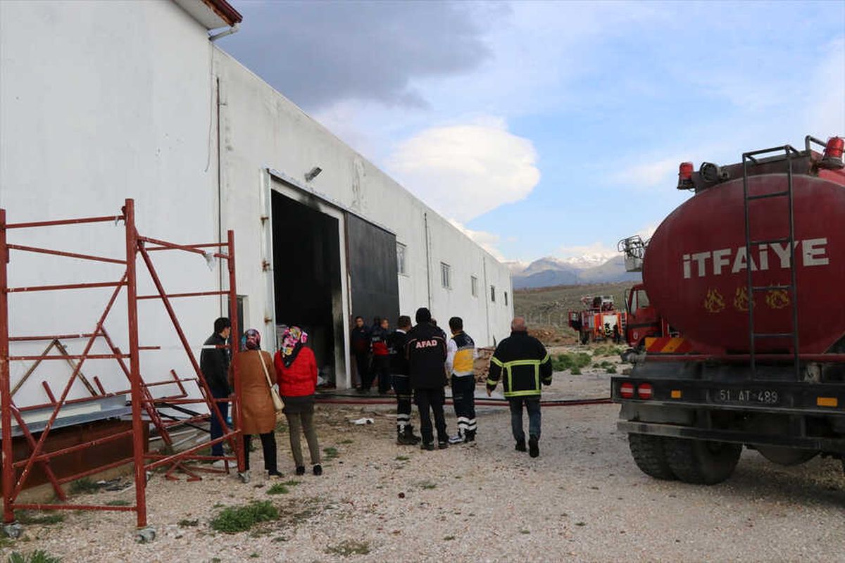 Niğde\'de Fabrika Yangını