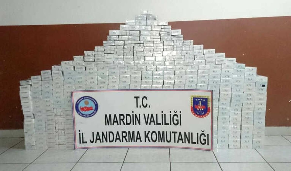 Ömerli\'de 8 Bin 300 Paket Kaçak Sigara Ele Geçirildi