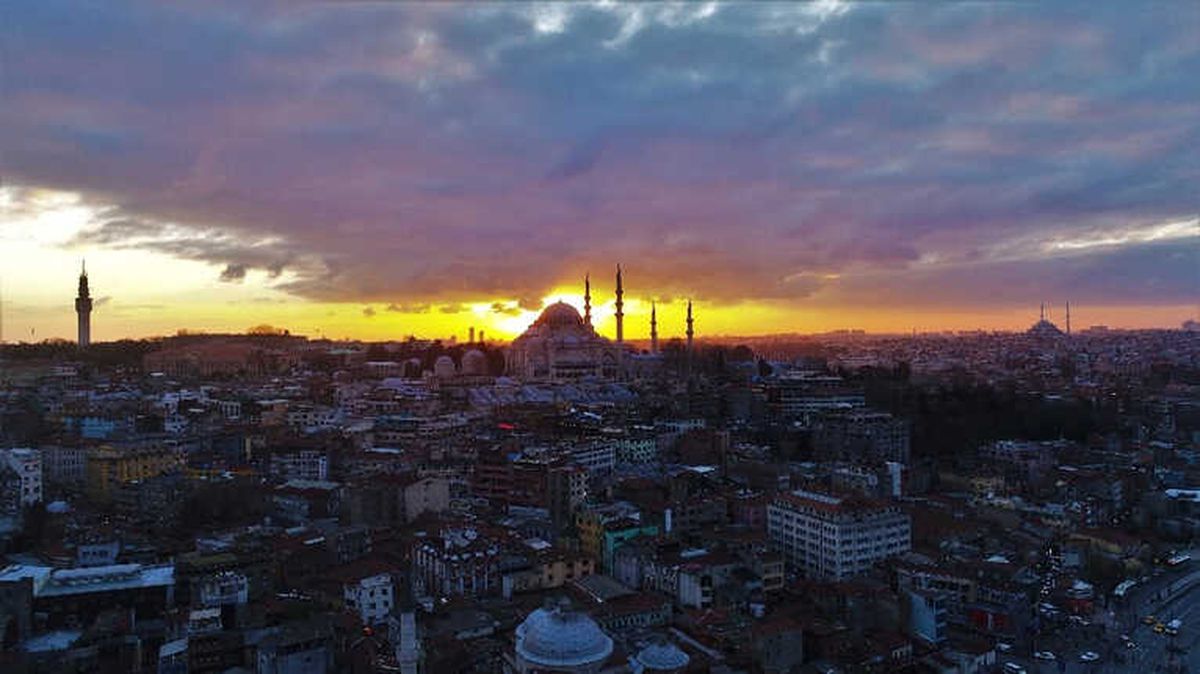 Galata Kulesi Gün Batımı ile Havadan Görüntülendi