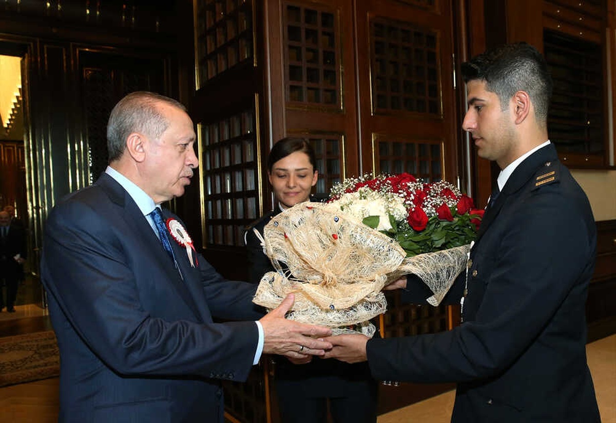 Özel Harekatçılardan Cumhurbaşkanlığı Külliyesi\'nde Nefes Kesen Gösteri