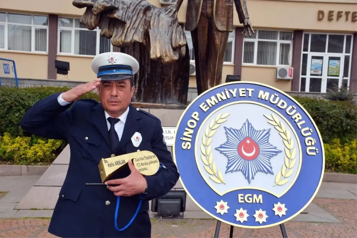 Polis Memuruna Altın Düdük