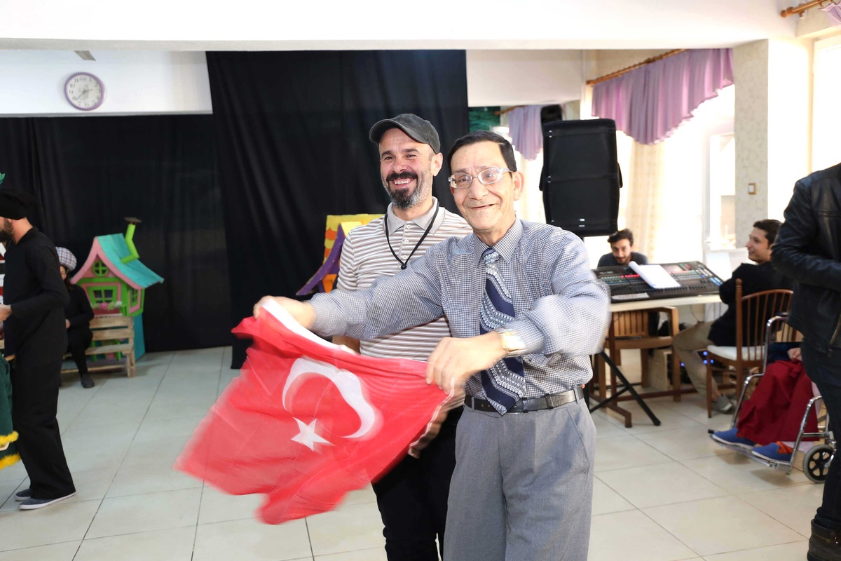 Şehir Tiyatrosu Sanatçıları Huzurevi\'nde
