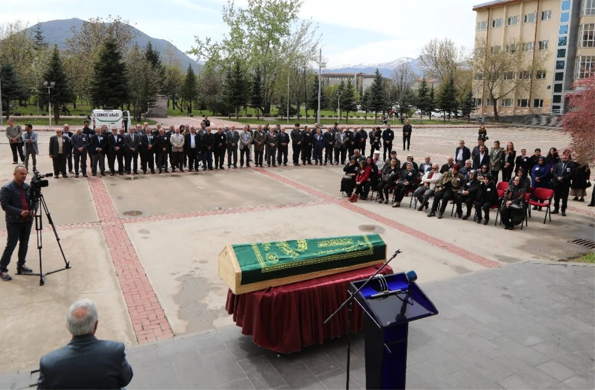 Vefat Eden Eski Erü Rektör Yardımcısına Tören Düzenlendi