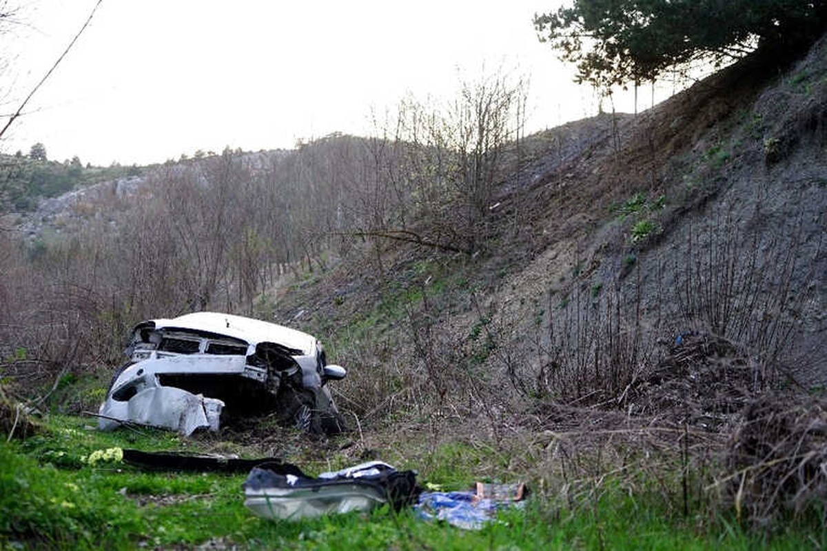 Yoldan Çıkan Otomobil Çaya Uçtu: 1 Ölü, 1 Yaralı
