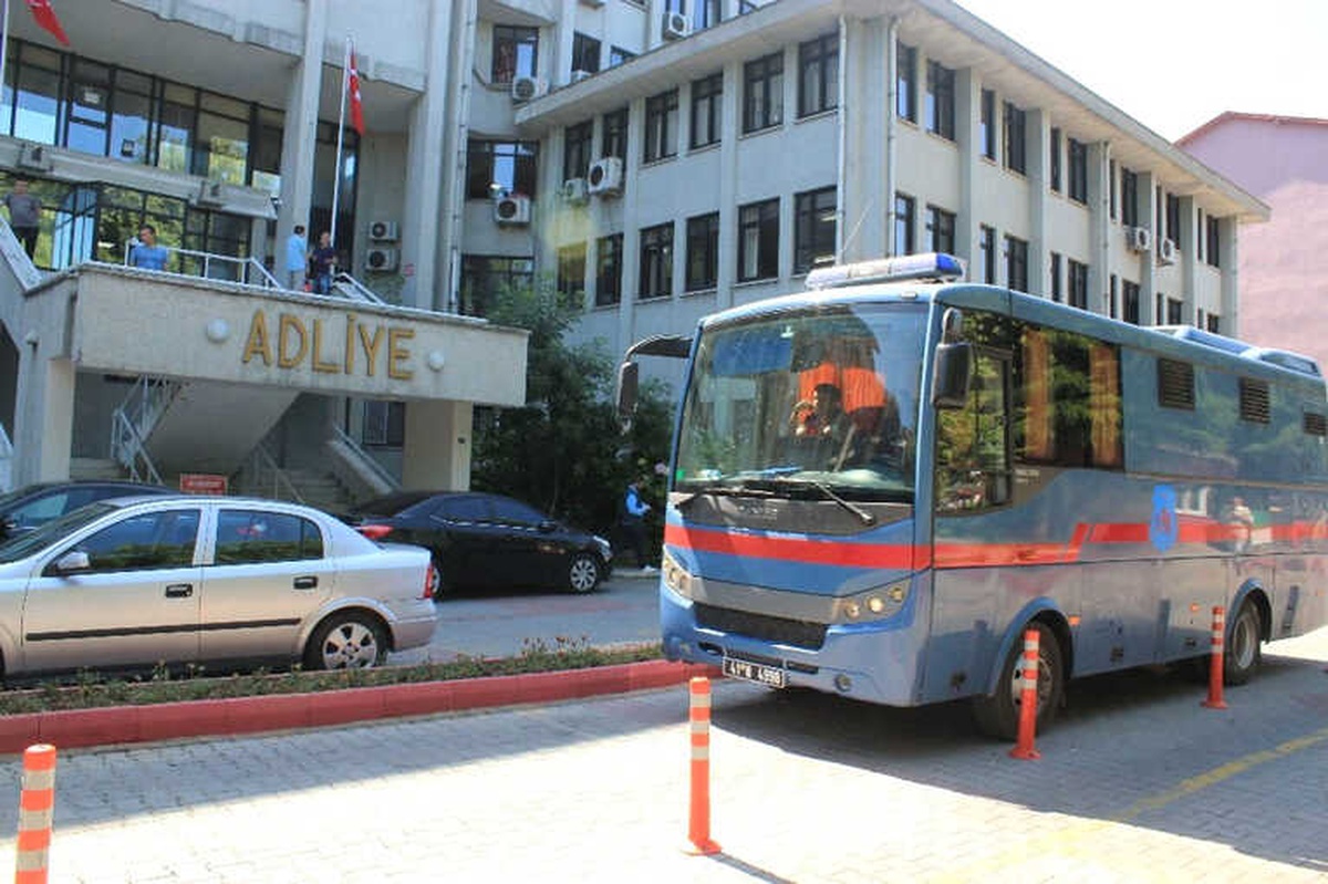 Zonguldak\'ta Fetö/pdy Davasında 7 Sanığa Hapis