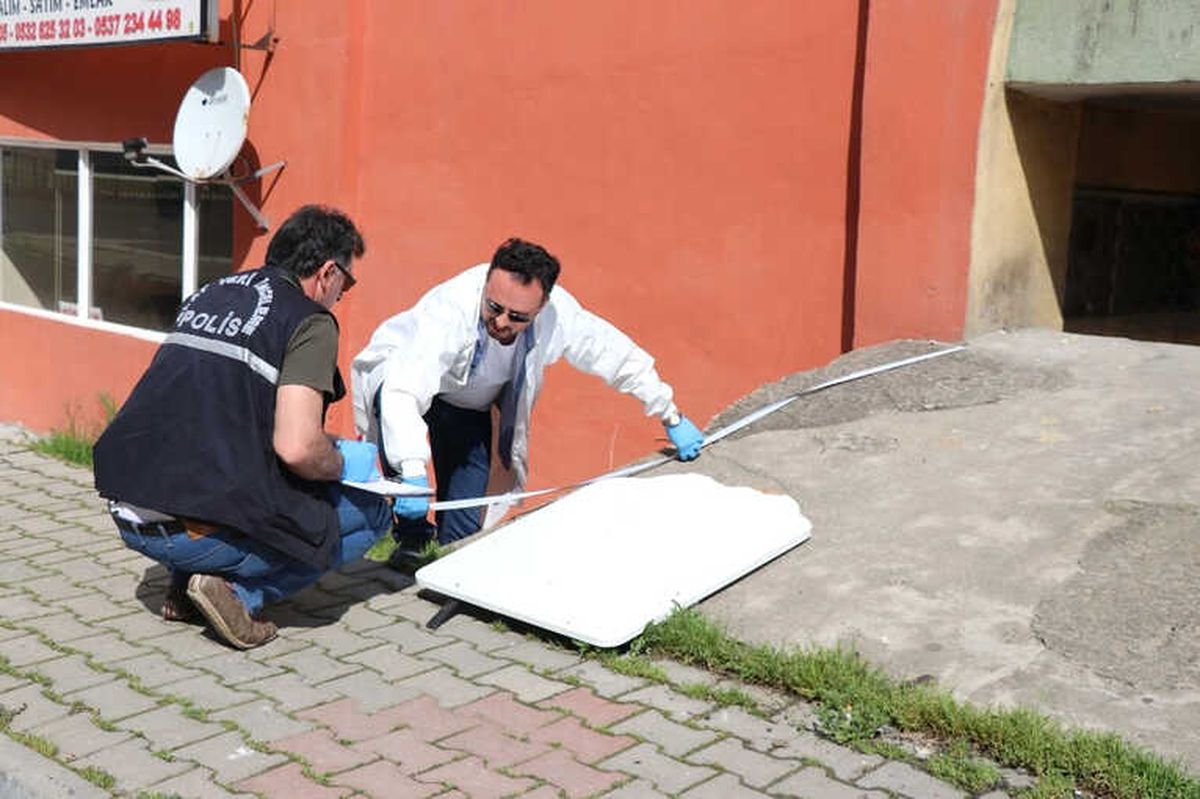 Annesi Elbise Asarken Balkondan Düşen Çocuk Ağır Yaralandı