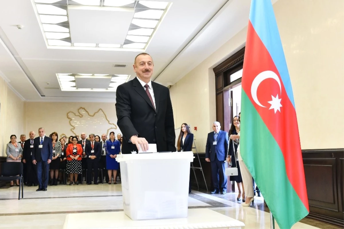 Azerbaycan Cumhurbaşkanı Aliyev Oyunu Kullandı