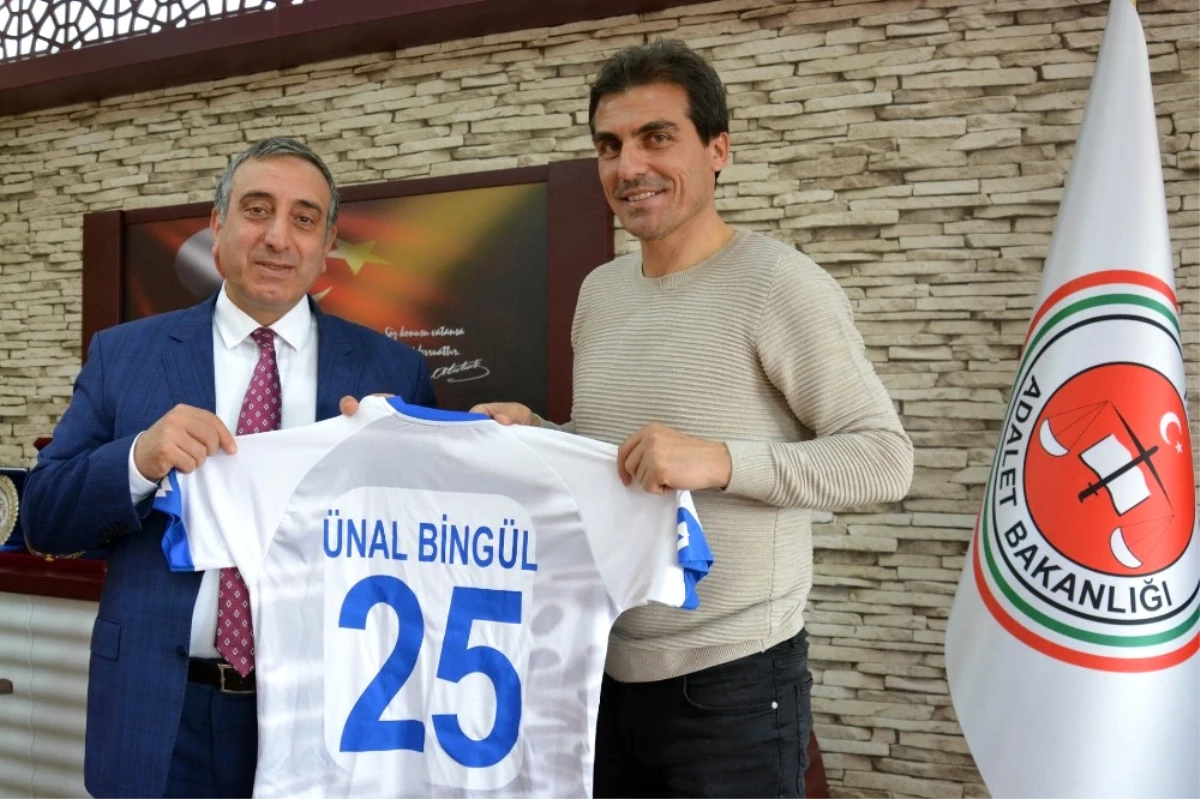 Başsavcı Bingül\'e Erzurumspor Forması