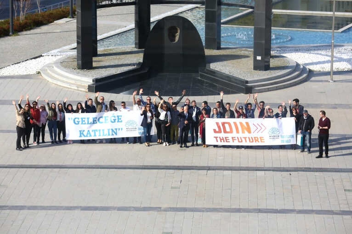 Bozbey: "Gençler Kendileri ile İlgili Kararlarda Yer Almak İçin Direnmeli"
