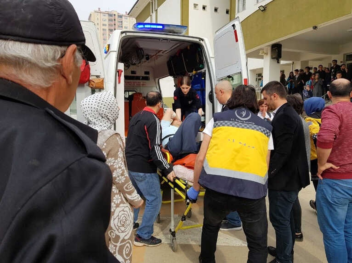 Bursa\'da Veli Tartıştığı Okul Müdürü ve Öğretmeni Vurdu