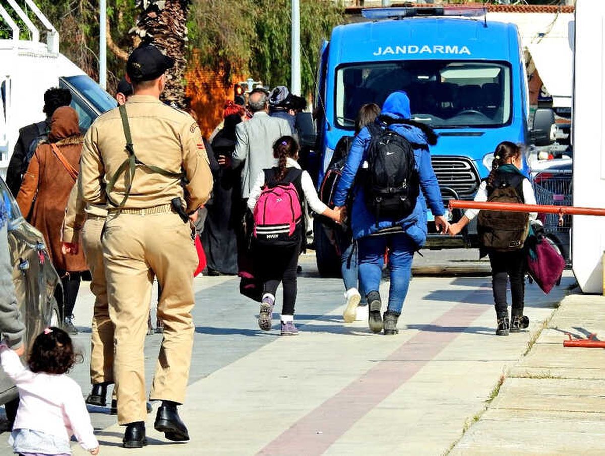Çeşme\'de 92 Kaçak Göçmen Yakalandı