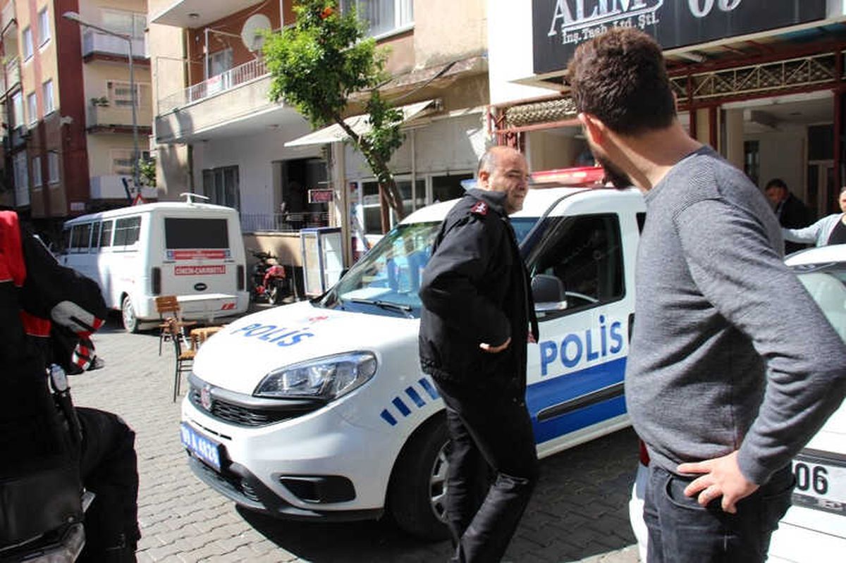 Cinnet Getiren Bir Kadın Çocuklarını Alim09 İnşaat\'ın Bürosuna Terk Edip Gitti