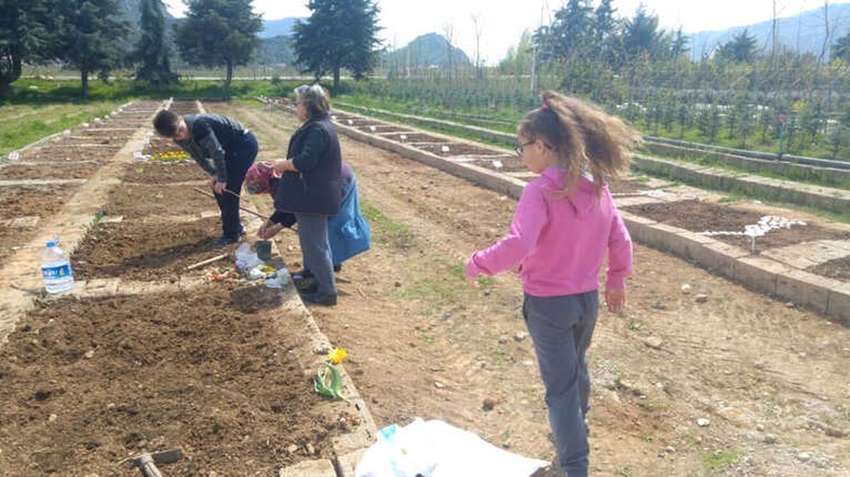 Çocuklar Aileleriyle Birlikte Hobi Bahçesi Oluşturdu