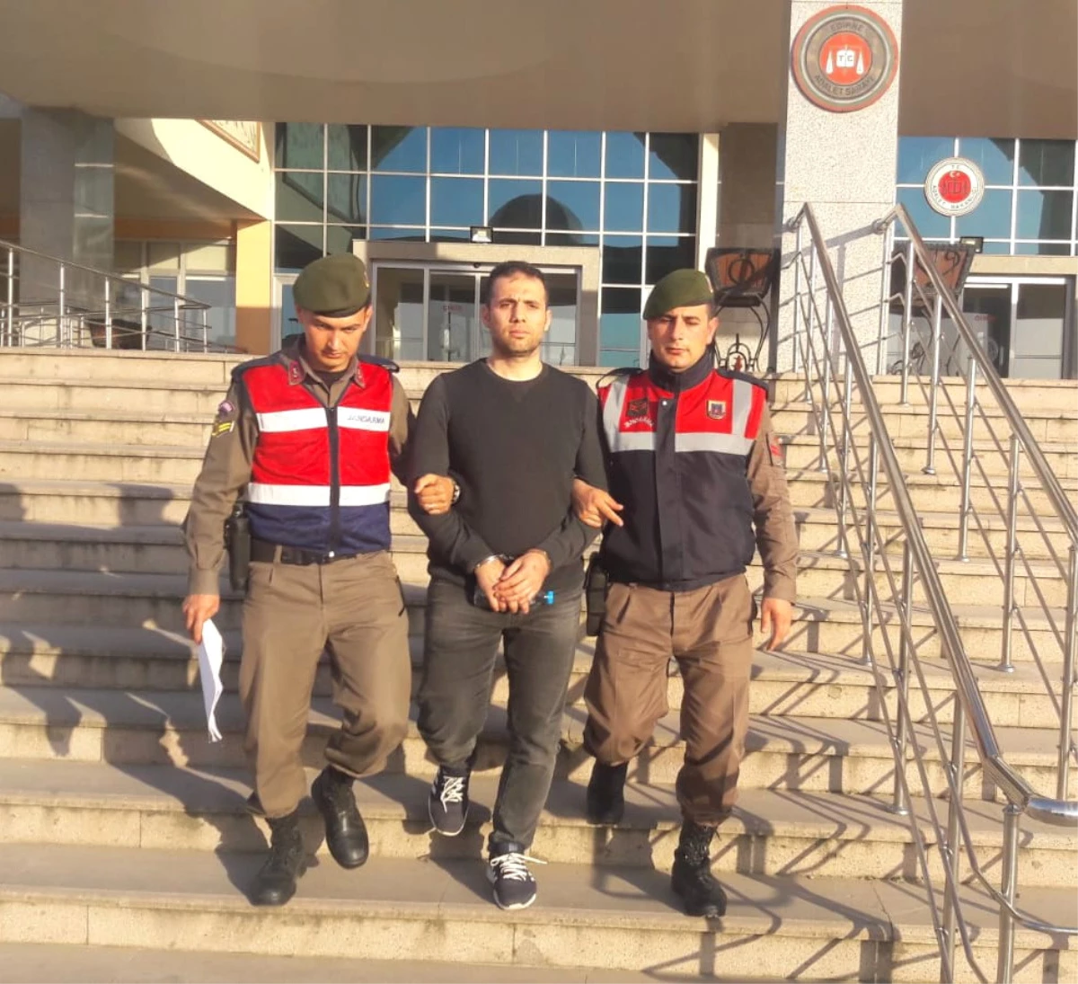 Edirne\'de Yakalanan 8 Fetö Şüphelisinden 2\'si Tutuklandı