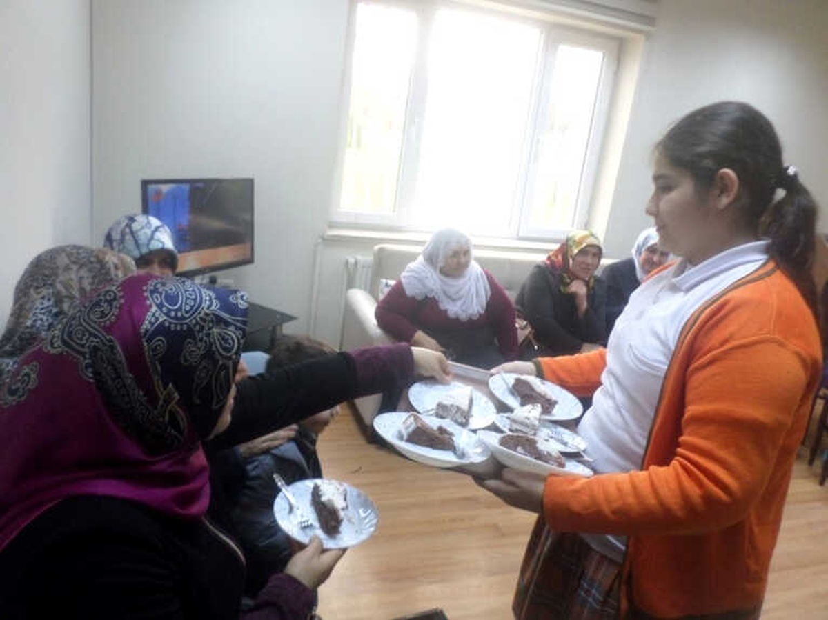 Engelsiz Yaşam Merkezi Kursiyerleri Velilerini Ağırladı
