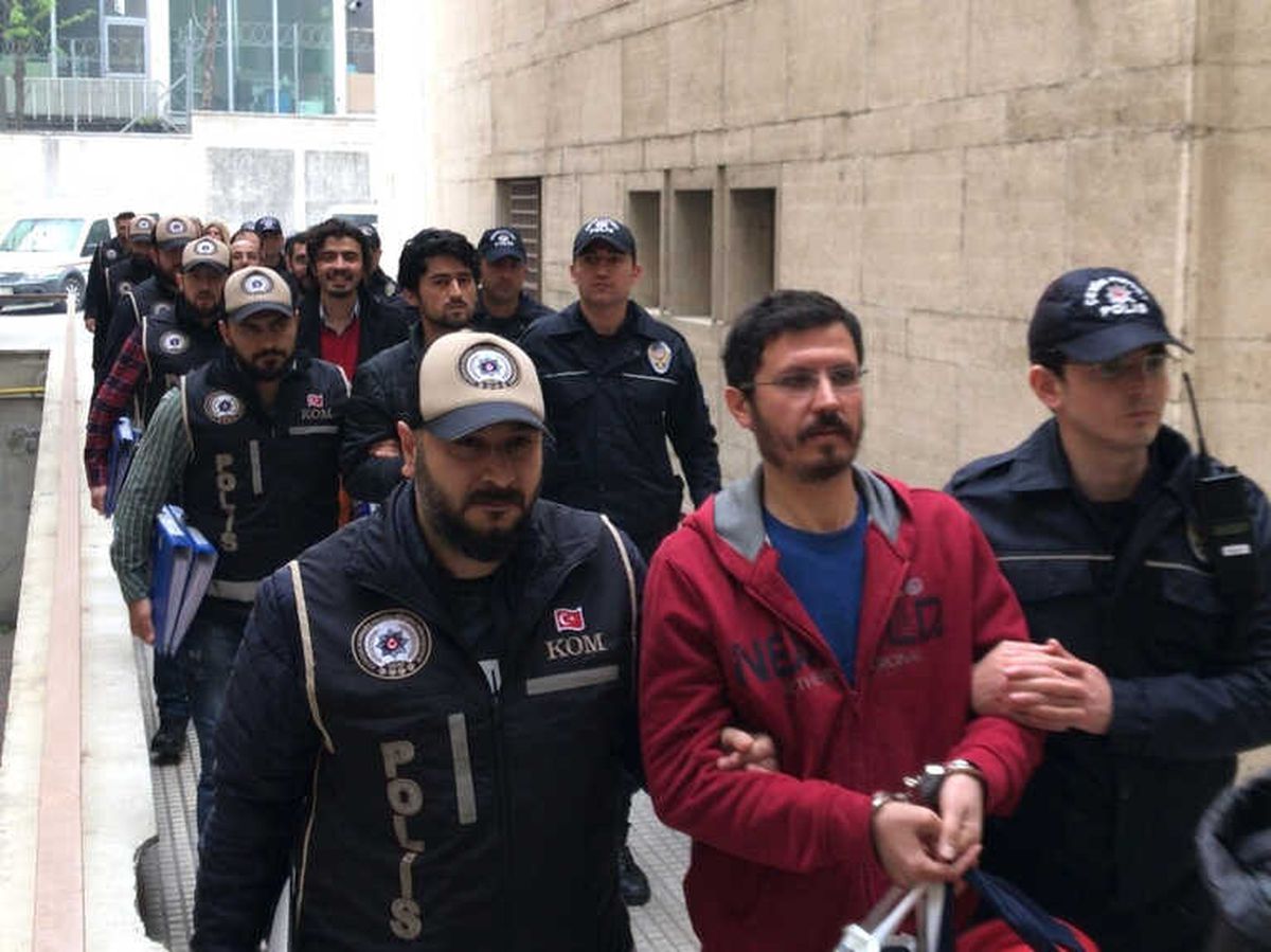 Fetö\'den Aranan 14 Kişi Gaybubet Evinde Yakalandı