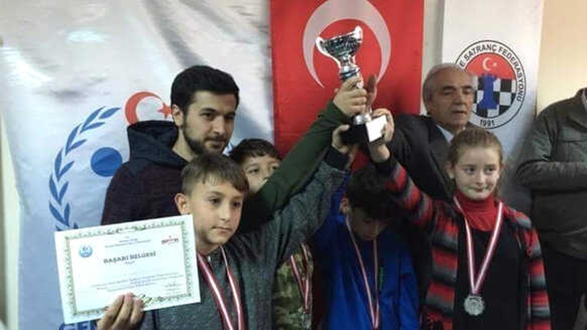 Gazi Emet İlkokulu Satrançta İl İkincisi Oldu