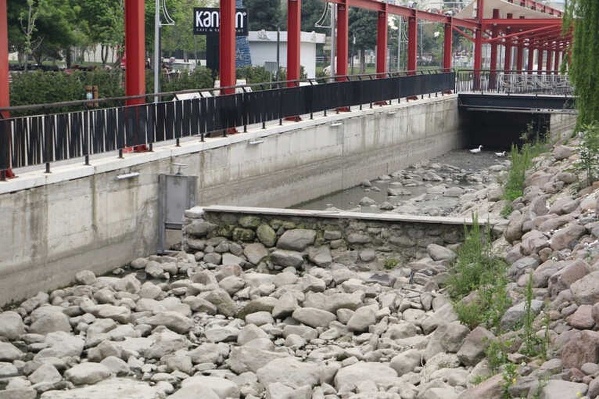 Kent Park İçinden Geçen Derede Temizlik Çalışması