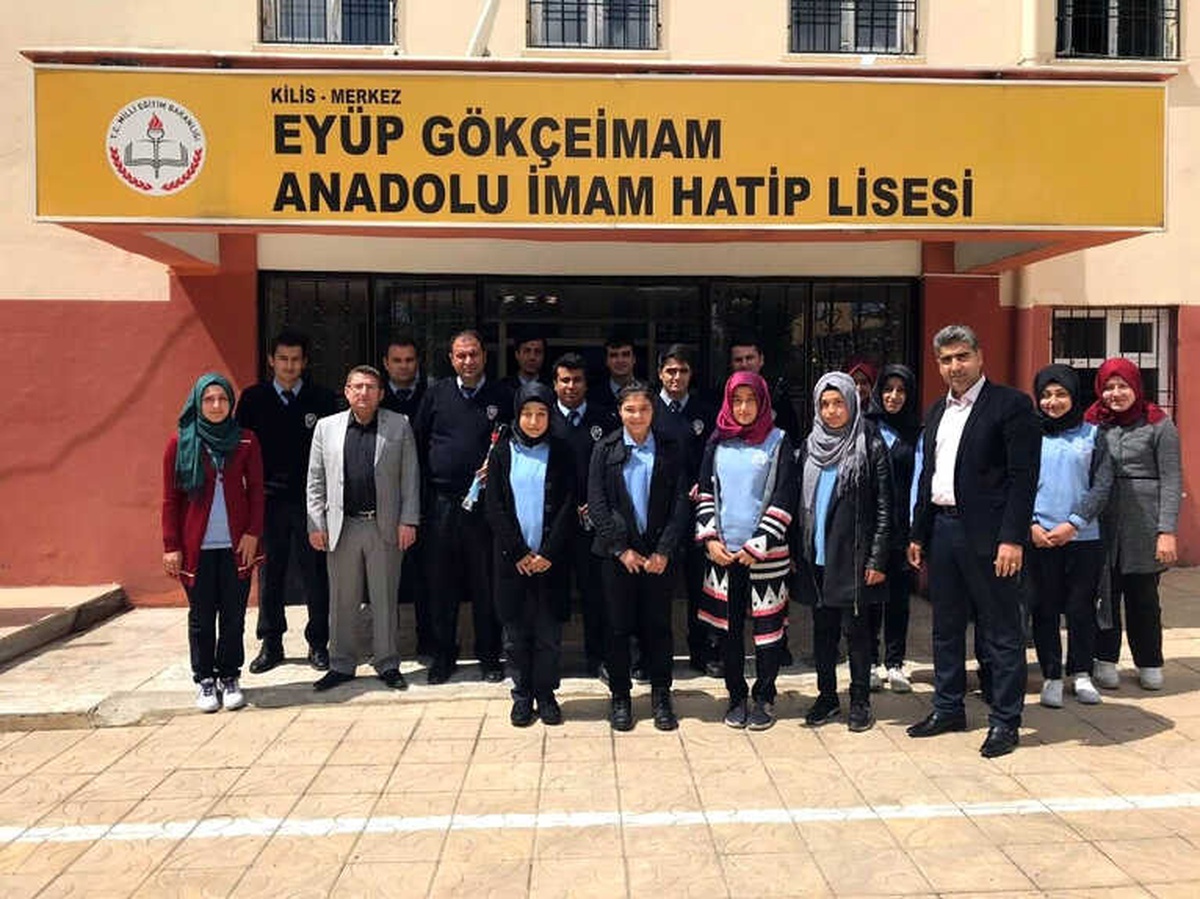 Lise Öğrencilerinden Polis Haftası Etkinliği