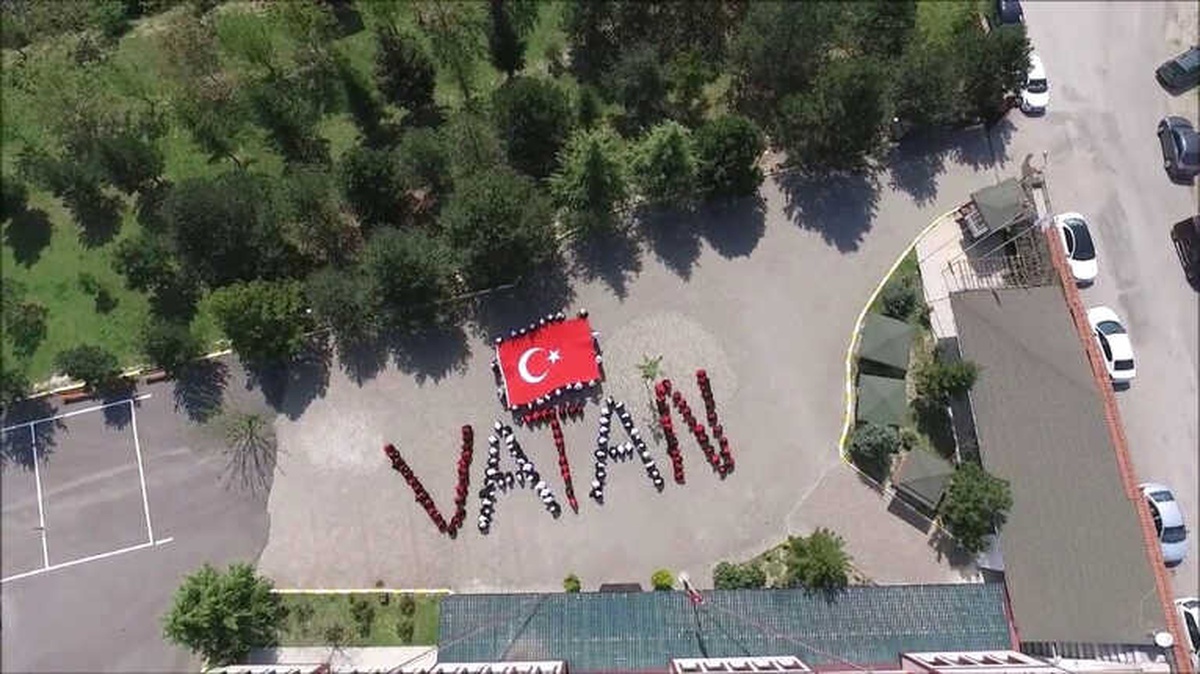 Mehmetçik İçin "Vatan" Yazıp Klip Çektiler