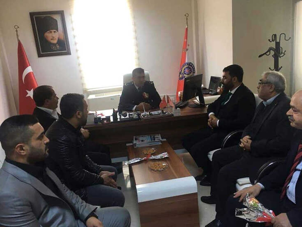Samanlı\'dan Polislere Karanfilli Kutlama