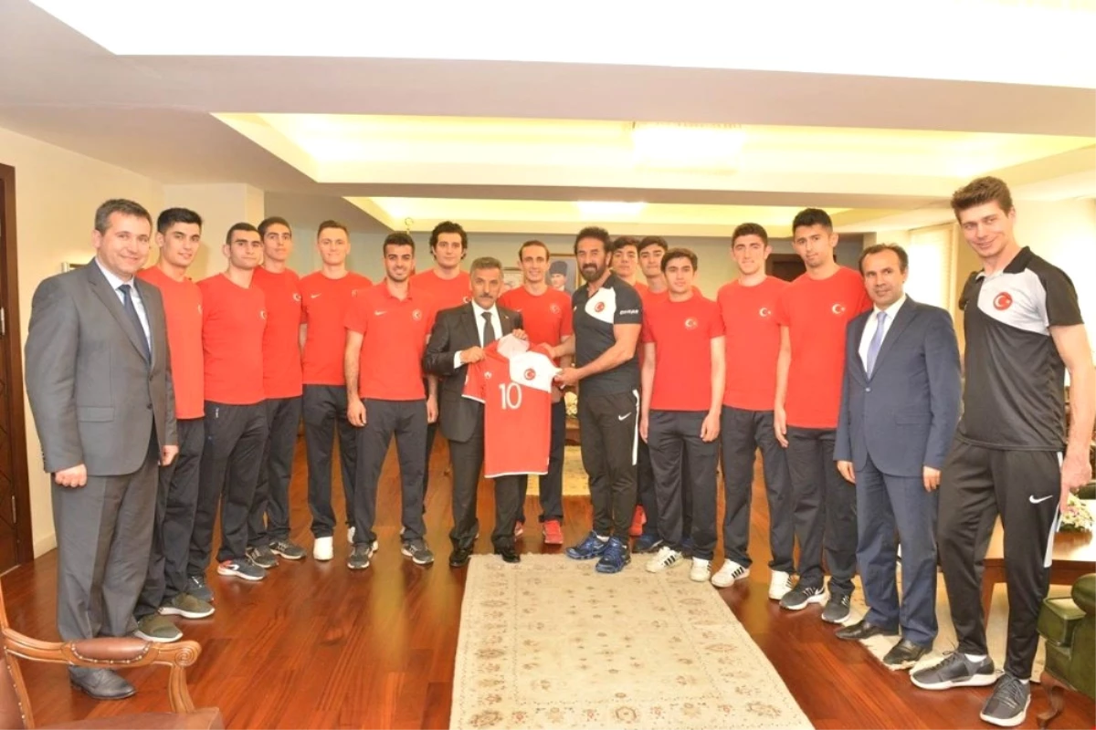 U21 İşitme Engelliler Erkekler Voleybol Milli Takımı Samsun\'da Kamp Yapıyor