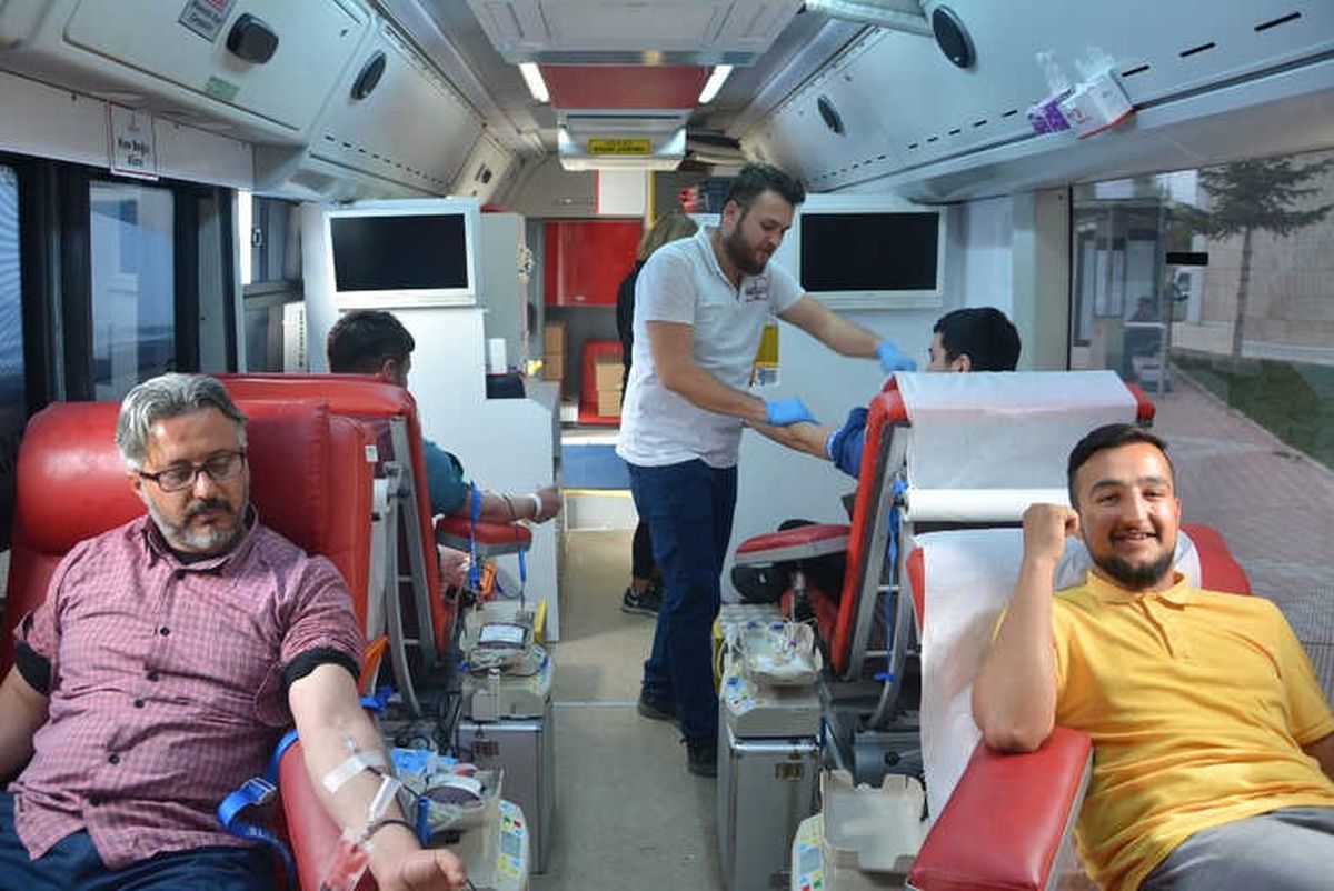 Üç Günde 300 Ünite Kan Bağışı