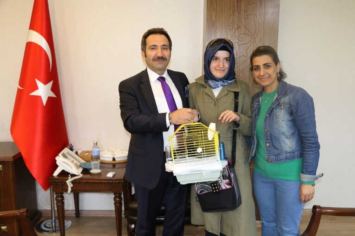 Vali, Otistik Öğrencinin İsteğini Yerine Getirdi